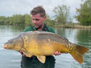 holiday-carp-fishing-france-lac-de-missy-oak-20